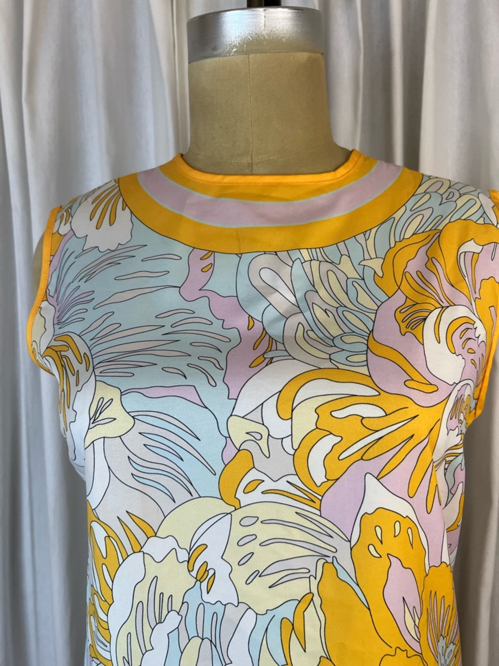 Sleeveless Silk Retro Floral Print Camisole in Yellow and Pastels - Picture 5 of 6